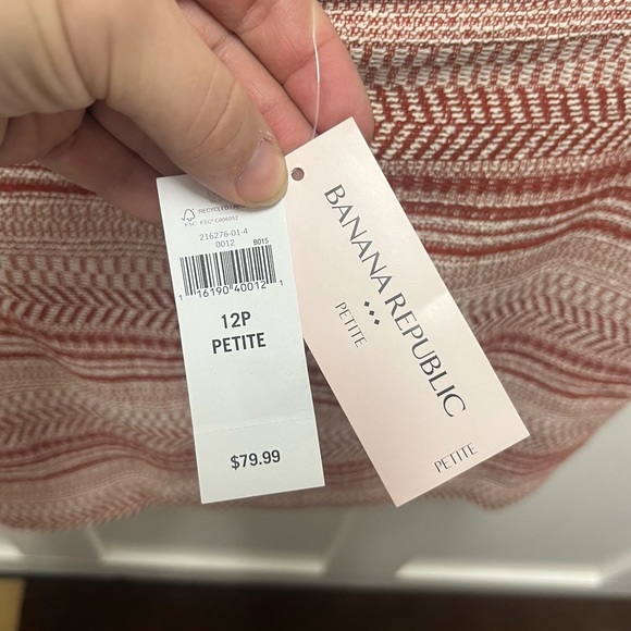 ⬇️$35 NEW Banana republic skirt with gorgeous knit design size 12P - Picture 3 of 6